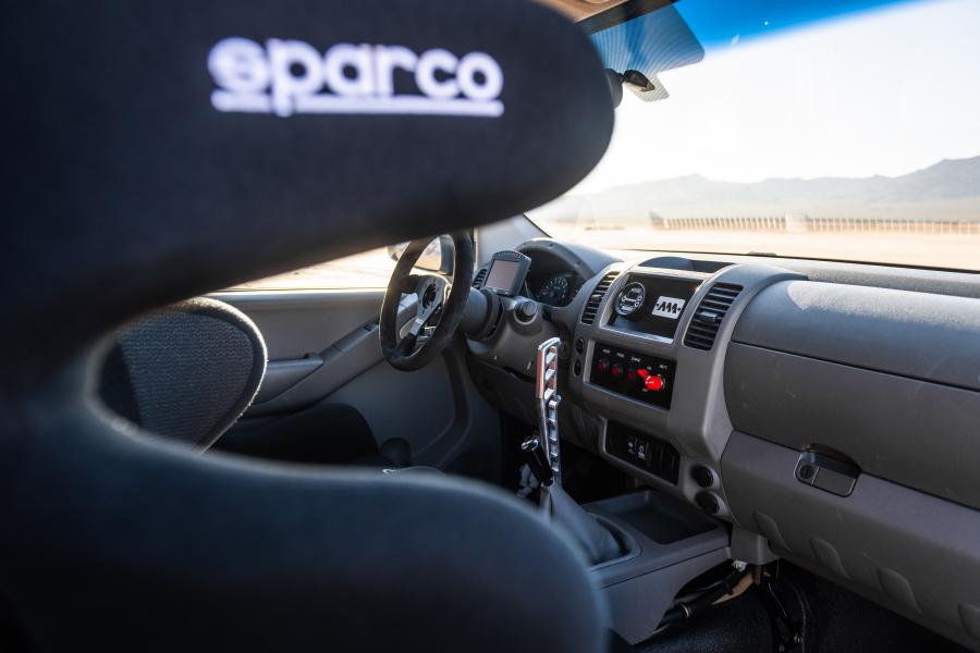 Интерьер Nissan Frontier Desert Runner (D40) 2019 года  (фото 30 из 32)